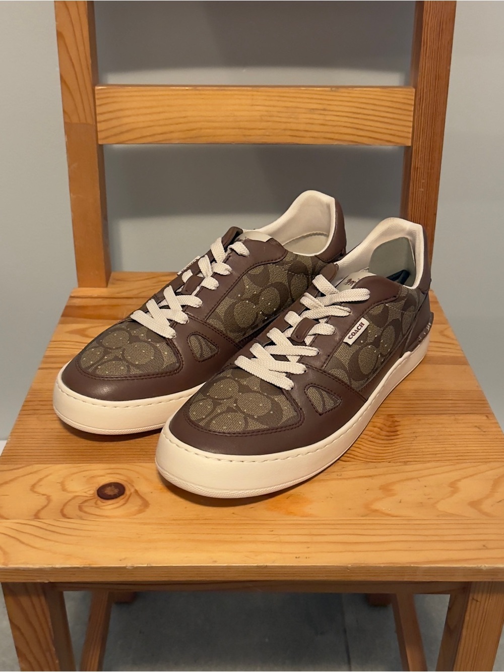 Coach Clip Low-Top Sneakers